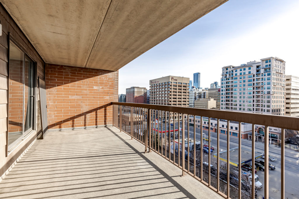 now sold – DOWNTOWN CONDO TAKING IN ALL THE VIEWS!